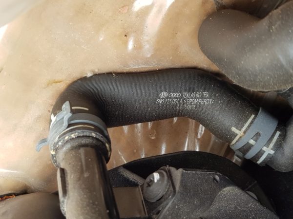 Furtun apa VW Passat CC 2.0 tdi 5N0121051A 5N0 121 051 A - Dezmembrari Auto