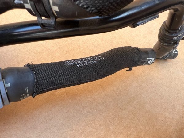 Furtun de la pompa aditionala VW Touareg 3.0 tdi DENA 059121447L 059 121 447 L - Dezmembrari Auto