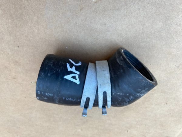 Furtun EGR VW Passat B8 2.0 tdi 04L131521M 04L 131 521 M la 0 km - Dezmembrari Auto