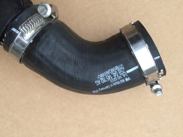 04L145762AG 04L 145 762 AG Furtun intercooler Audi A4 - Dezmembrari Auto