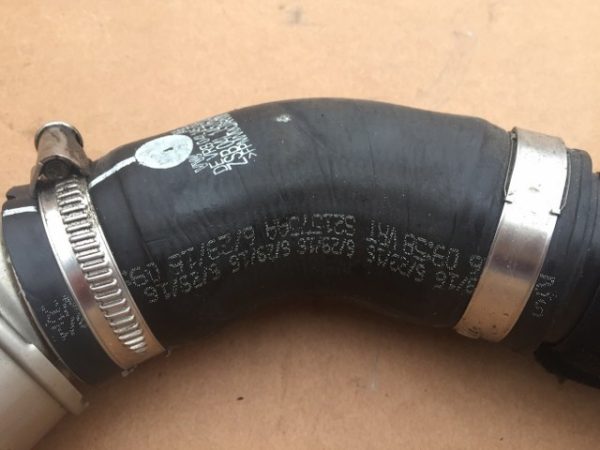Furtun intercooler turbo VW Golf 7 2.0 tdi 04L145762AD 04L 145 762 AD - Dezmembrari Auto