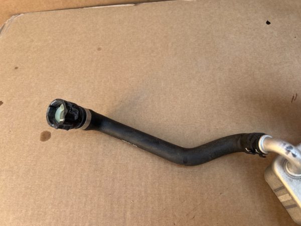 Furtun termoflot VW Touareg CR 3.0 tdi DEN 4M0122449AC 4M0 122 449 AC - Dezmembrari Auto