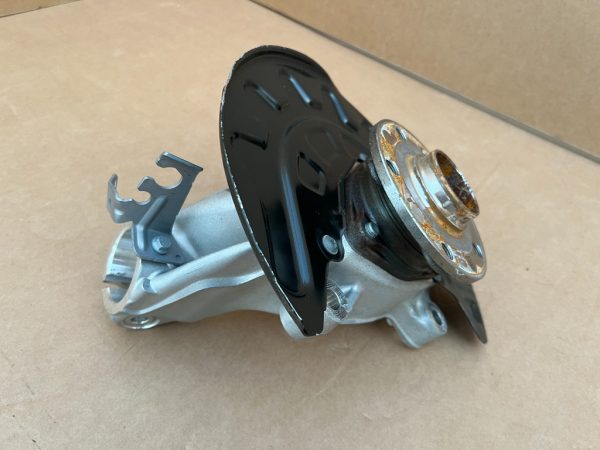 Fuzeta dreapta fata cu rulment VW Passat B8.5 din 2022 la 0 km 5Q0407258A 5Q0 407 258 A - Dezmembrari Auto