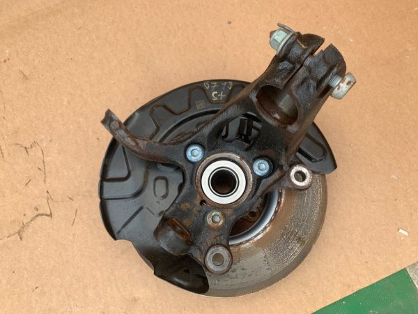 Fuzeta stanga fata VW Golf 7 2019 5Q0407255Q 5Q0407255R la 0 km - Dezmembrari Auto
