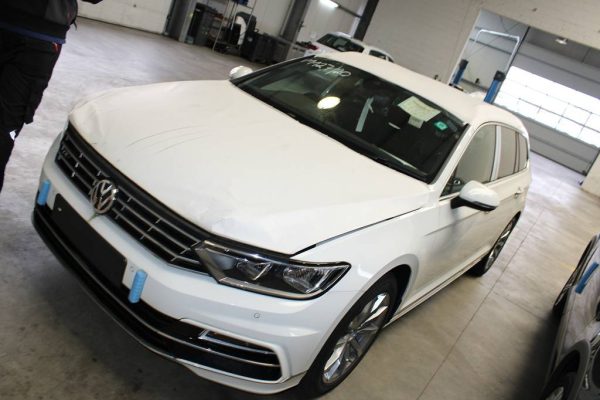 Fuzeta dreapta fata cu rulment VW Passat B8 2.0 tdi 5Q0407254A 5Q0 407 254 A la 0 km - Dezmembrari Auto