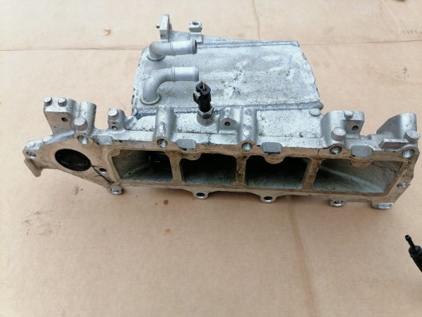 Galerie admisie Audi A3 8V 2.0 tdi 04L129766B 04L 129 766 B - Dezmembrari Auto