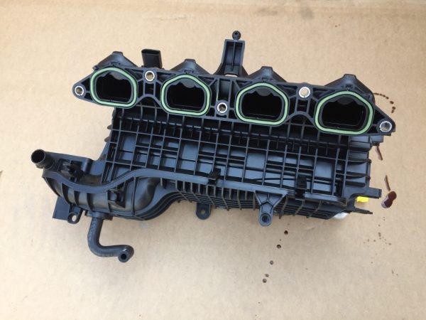 Galerie admisie VW Passat B8 1.4 tsi 04E129709Q 04E 129 709 Q - Dezmembrari Auto
