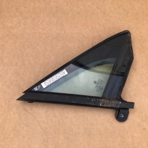 Geam fix usa dreapta fata VW Passat B8 - Dezmembrari Auto