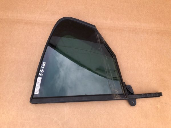 Geam ionizat fix usa stanga spate VW Passat B8 limuzina - Dezmembrari Auto