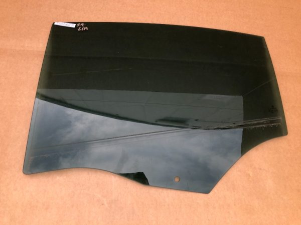 Geam ionizat usa stanga spate VW Passat B8 limuzina - Dezmembrari Auto