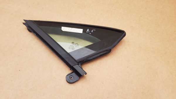 Geam mic fix usa dreapta fata VW Passat B8 - Dezmembrari Auto