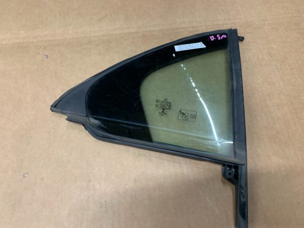 Geam mic fix usa dreapta spate Mercedes A class A200 W176 din 2015 - Dezmembrari Auto