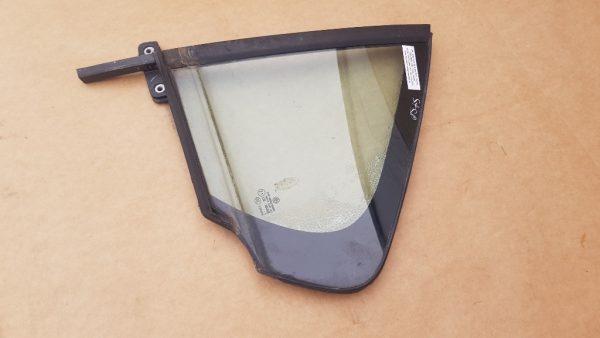 Geam mic fix usa dreapta spate VW Jetta 2017 - Dezmembrari Auto