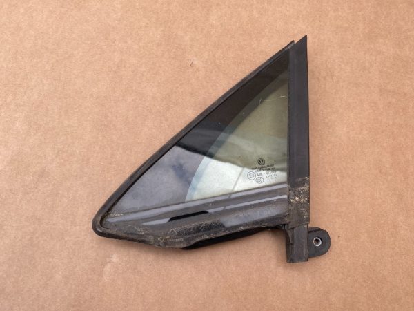 Geam mic usa stanga fata VW Passat B8 3G0845113C 3G0 845 113 C - Dezmembrari Auto