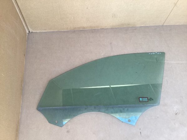 Geam stanga fata Audi A4 B8 8K din 2013 - Dezmembrari Auto