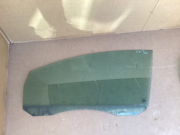 Geam stanga fata VW Golf 5 plus + din 2007 - Dezmembrari Auto