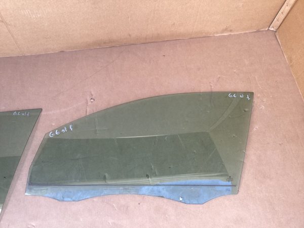 Geam stanga fata VW Golf 6 hatchback din 2009 2010 2011 2012 - Dezmembrari Auto