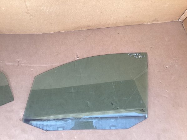 Geam stanga fata VW Touran din 2003 2004 2005 2006 2007 2008 2009 - Dezmembrari Auto
