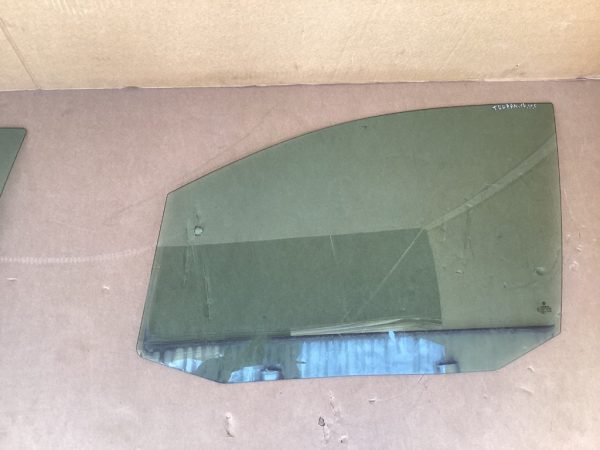 Geam stanga fata VW Touran din 2011 2012 2013 2014 2015 - Dezmembrari Auto