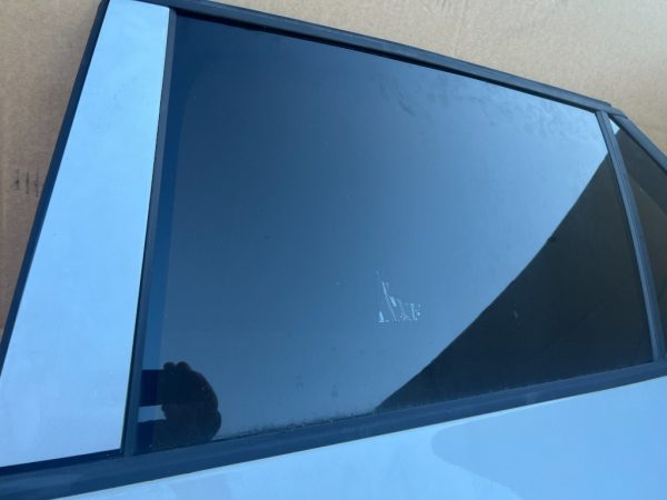 Geam stanga spate ionizat VW ID3 ID.3 din 2023 la 0 km - Dezmembrari Auto