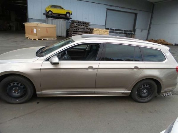 Geam usa dreapta fata VW Passat B8 combi variant - Dezmembrari Auto