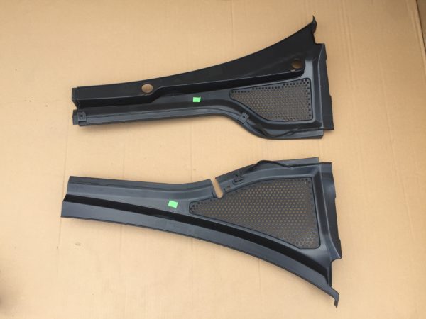 Gria grile stergatoare VW Golf 7 2019 volan dreapta 5G2819403B 5G2819404B - Dezmembrari Auto