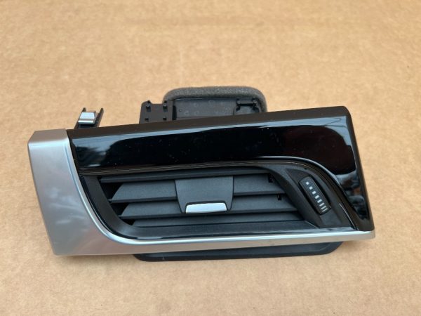 Grila aerisire cu trim plansa bord stanga BMW X1 F48 din 2017 la 0 km 9292739 - Dezmembrari Auto