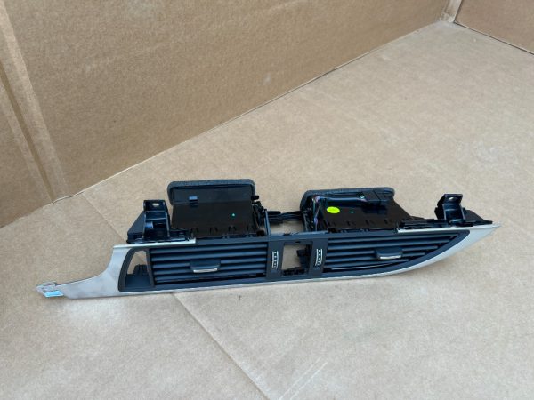 Grila bord centrala Audi A6 C7 din 2016 la 0 km - Dezmembrari Auto