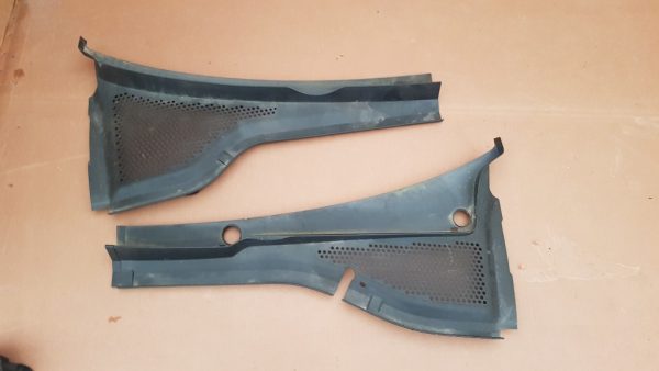 Grila grile stergator stanga dreapta VW Golf 7 5G1819403A 5G1 819 403 A 5G1819404A 5G1 819 404 A - Dezmembrari Auto