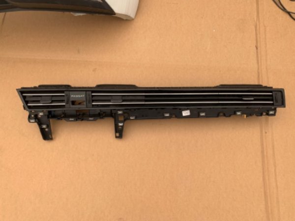 Grila grile ventilatie VW Passat B8 facelift 2021 3G1858416M 3G1 858 416 M - Dezmembrari Auto