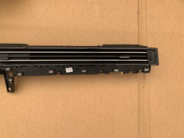 Grila grile ventilatie VW Passat B8 facelift 2021 3G1858416M 3G1 858 416 M - Dezmembrari Auto - imagine 2