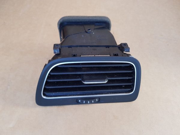 Grila gura ventilatie dreapta VW Golf 7 5G1819710 5G1 819 710 - Dezmembrari Auto