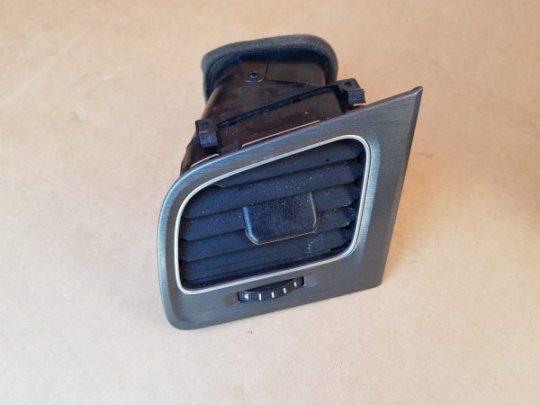 Grila gura ventilatie stanga VW Golf 7 5G1819703G 5G1 819 703 G - Dezmembrari Auto