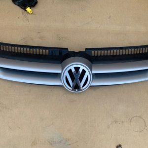 Grila radiator cu sigla VW Golf 5 plus 5M0853651A 5M0 853 651 A - Dezmembrari Auto