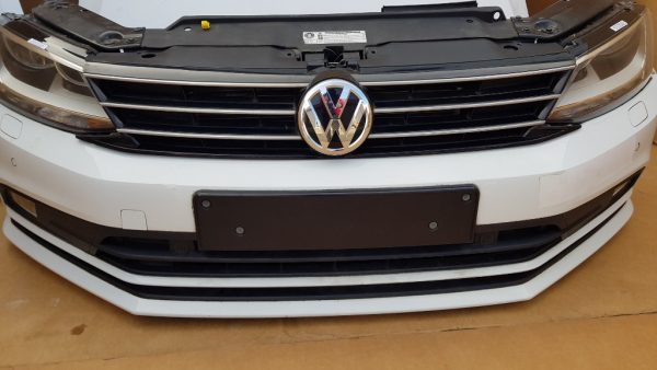 Grila radiator cu sigla VW Jetta 2016 - Dezmembrari Auto