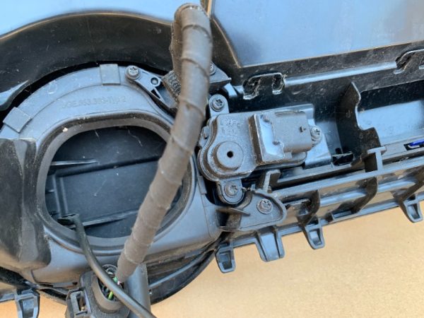 Grila radiator GTE VW Golf 7 2015 5GE853655B 5GE 853 655 B - Dezmembrari Auto - imagine 6