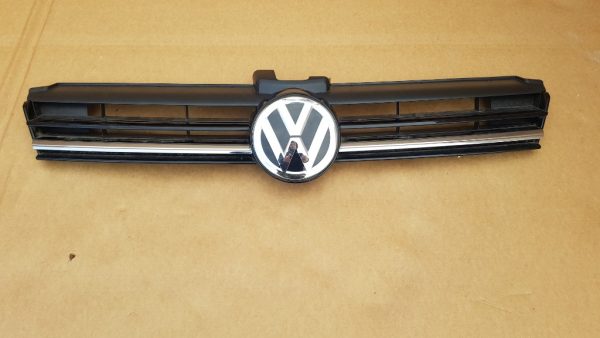Grila radiator modelul cu distronic VW Golf 7 facelift 5G0853651CC 5G0853653Q - Dezmembrari Auto