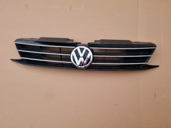 Grila radiator VW Jetta 2017 facelift - Dezmembrari Auto
