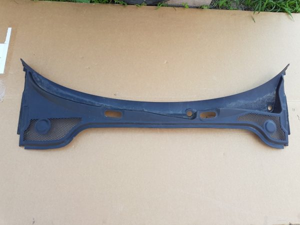 Grila stergatoare Audi A3 8P 8P1819415E 8P1 819 415 E - Dezmembrari Auto