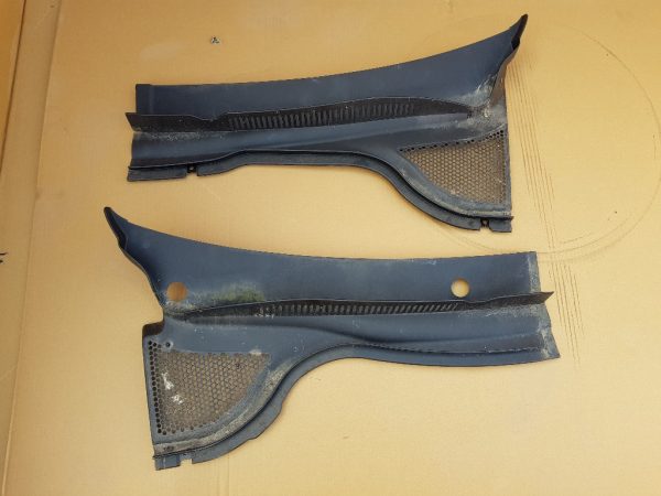Grila stergatoare dreapta VW Passat CC 2016 3C8819404A 3C8 819 404 A - Dezmembrari Auto