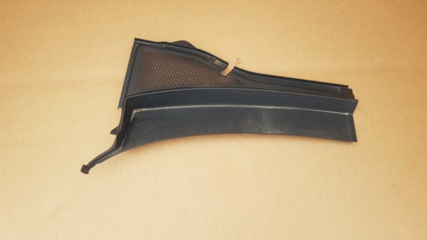 Grila stergatoare stanga VW Passat B8 volan dreapta 3G1819403E 3G2819403E - Dezmembrari Auto