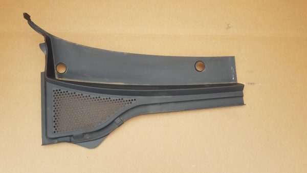 Grila stergator dreapta VW Passat B8 volan dreapta 3G1819404E 3G1 819 404 E - Dezmembrari Auto