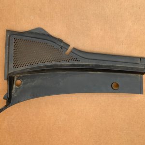 Grila stergator stanga VW Passat B8 3G1819403C 3G1 819 403 C - Dezmembrari Auto