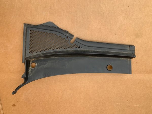 Grila stergator stanga VW Passat B8 3G1819403C 3G1 819 403 C - Dezmembrari Auto