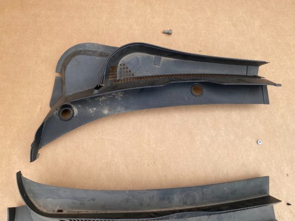 Grila stergator stanga VW T-Cross 2GM819403 2GM 819 403 - Dezmembrari Auto