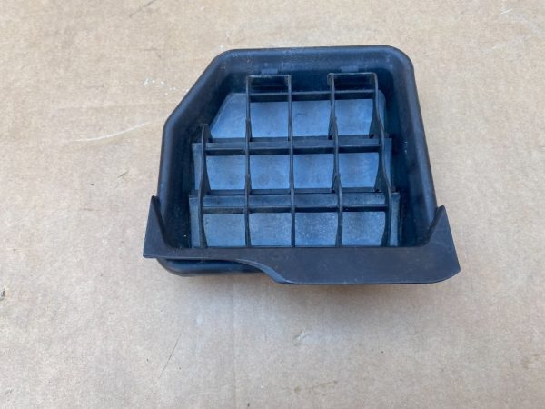 Grila ventilatie aripa spate VW Scirocco 1K0819466B 1K0 819 466 B - Dezmembrari Auto