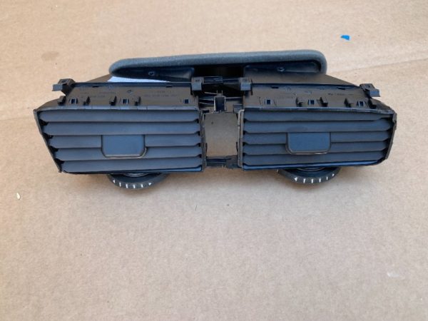Grila ventilatie centrala VW Golf 7 5G1815736C 5G1 815 736 C - Dezmembrari Auto