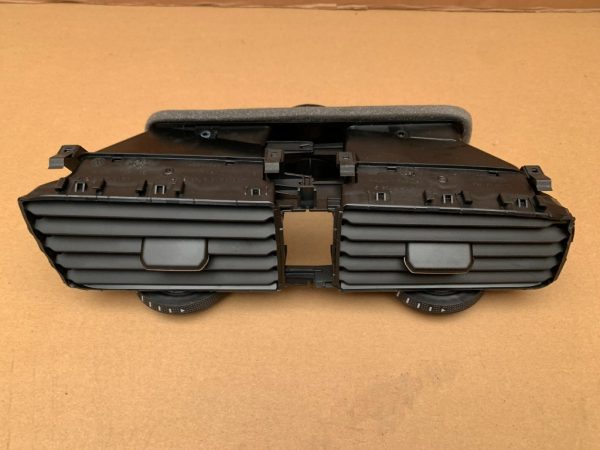 Grila ventilatie centrala VW Golf 7 5G1815736C 5G1 815 736 C la 0 km - Dezmembrari Auto