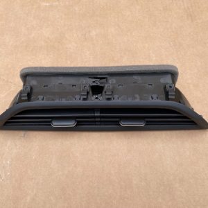 Grila ventilatie centrala VW ID4 ID.4 2023 11A819728A 11A 819 728 A volan dreapta - Dezmembrari Auto