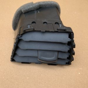 Grila ventilatie dreapta Ford Mondeo 5 2018 DS73-F018B08-C volan dreapta - Dezmembrari Auto